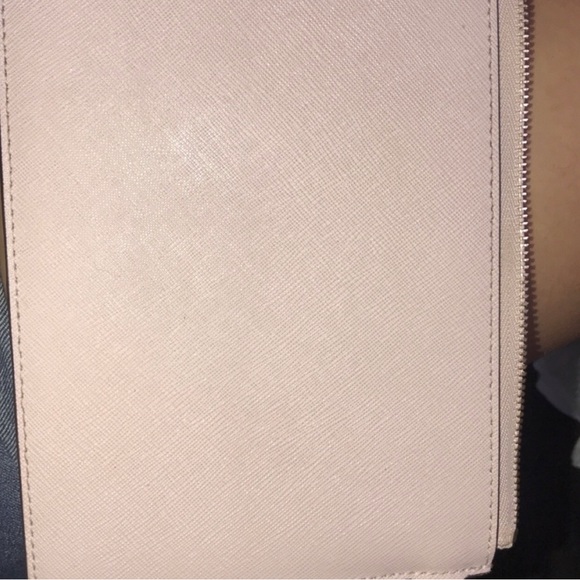 🌟FLASH SALE🌟 Michael Kors Wristlet - Picture 3 of 3